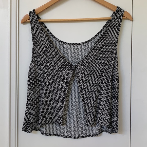 3/$15! Brandy Melville Sleeveless Crop top. One Size (fits small) - Picture 2 of 6